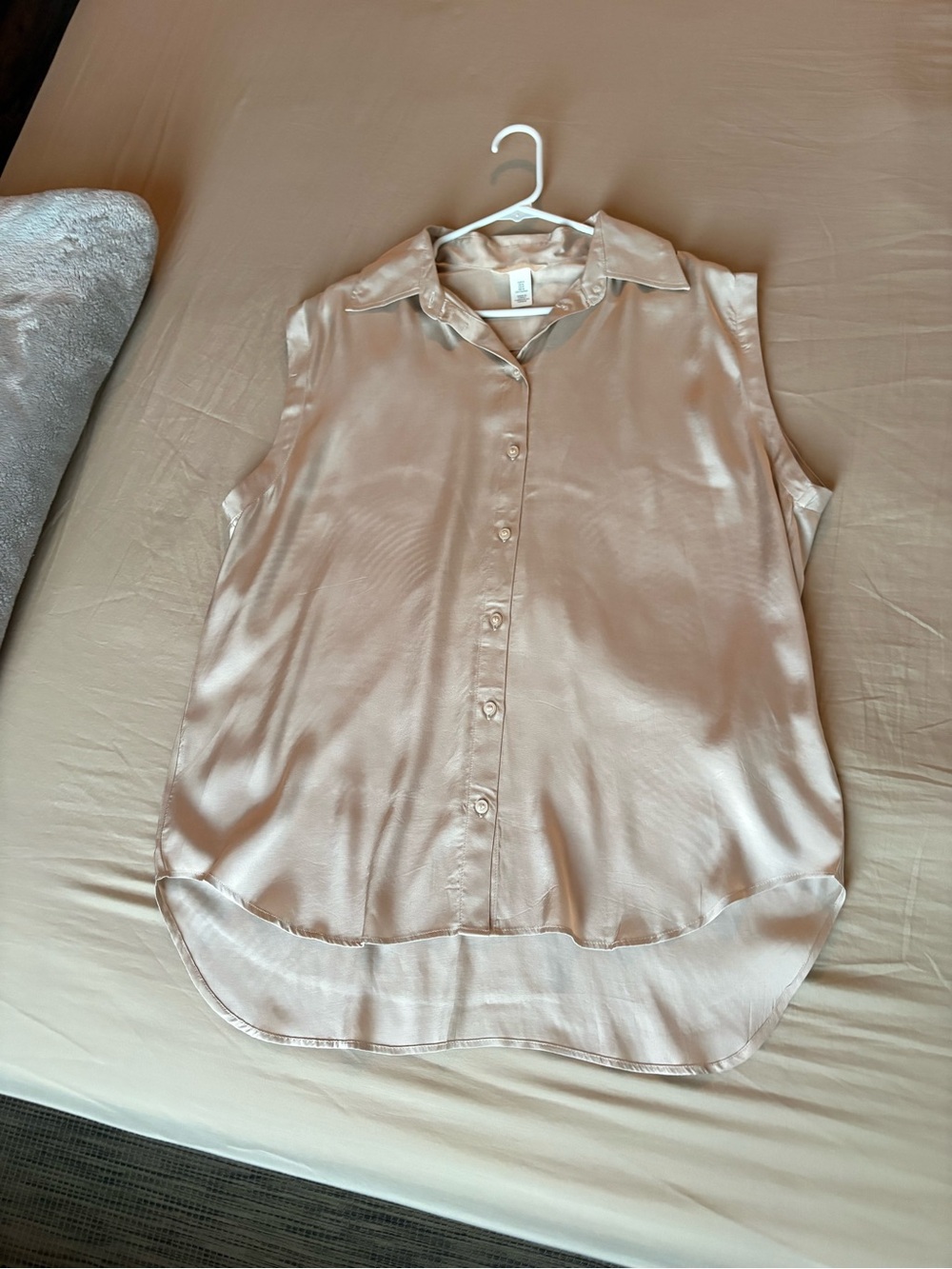H&M Sleeveless Satin feel button-Front Blouse - Light Beige